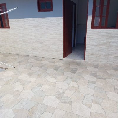 Casa Residencial com 90m², 2 quartos, 2 garagens, no bairro Forquilhas em São José