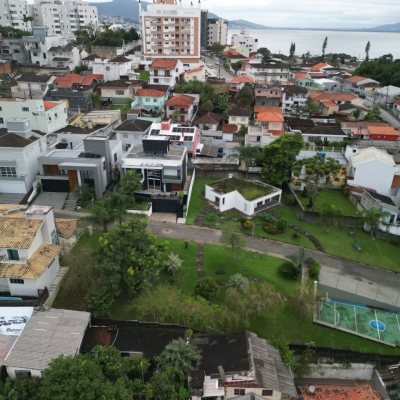 Terrenos Residenciais com 355m², no bairro Estreito em Florianópolis