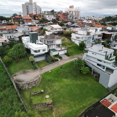 Terrenos Residenciais com 355m², no bairro Estreito em Florianópolis