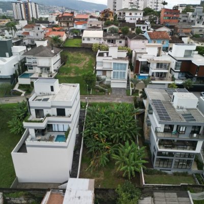 Terrenos Residenciais com 355m², no bairro Estreito em Florianópolis