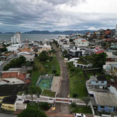 Terrenos Residenciais com 355m², no bairro Estreito em Florianópolis