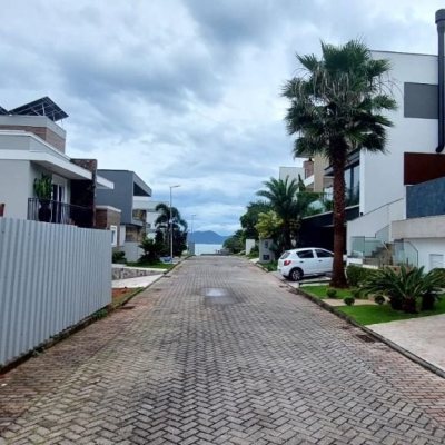 Terrenos Residenciais com 355m², no bairro Estreito em Florianópolis