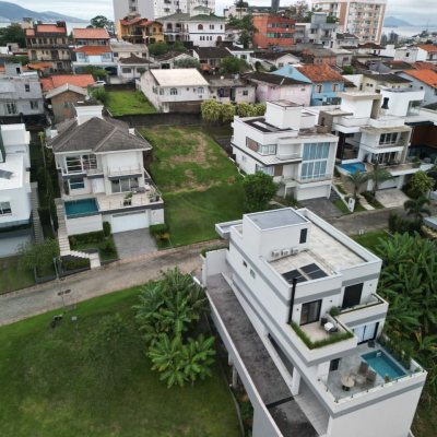 Terrenos Residenciais com 355m², no bairro Estreito em Florianópolis