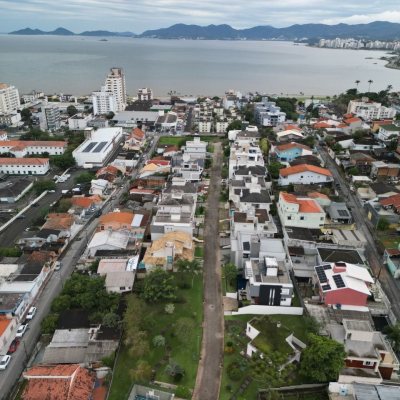 Terrenos Residenciais com 355m², no bairro Estreito em Florianópolis