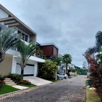 Terrenos Residenciais com 355m², no bairro Estreito em Florianópolis