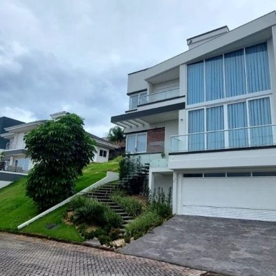 Terrenos Residenciais com 355m², no bairro Estreito em Florianópolis