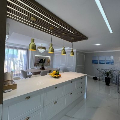 Cobertura com 195m², 3 quartos, 3 suítes, 2 garagens, no bairro Ingleses do Rio Vermelho em Florianópolis