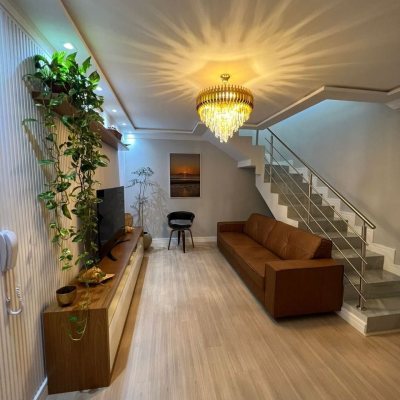 Cobertura com 195m², 3 quartos, 3 suítes, 2 garagens, no bairro Ingleses do Rio Vermelho em Florianópolis