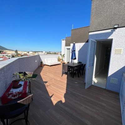 Cobertura com 195m², 3 quartos, 3 suítes, 2 garagens, no bairro Ingleses do Rio Vermelho em Florianópolis