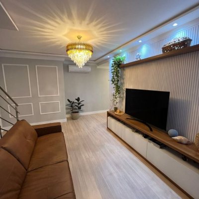 Cobertura com 195m², 3 quartos, 3 suítes, 2 garagens, no bairro Ingleses do Rio Vermelho em Florianópolis