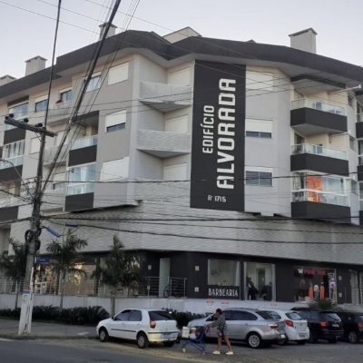 Cobertura com 195m², 3 quartos, 3 suítes, 2 garagens, no bairro Ingleses do Rio Vermelho em Florianópolis