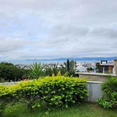 Casa em Condomínio com 302m², 4 quartos, 1 suíte, 4 garagens, no bairro Bosque Das Mansões em São José