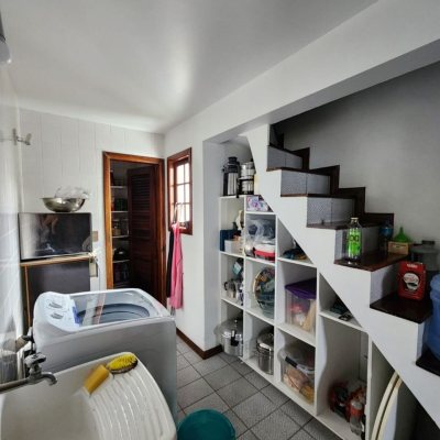 Casa em Condomínio com 302m², 4 quartos, 1 suíte, 4 garagens, no bairro Bosque Das Mansões em São José