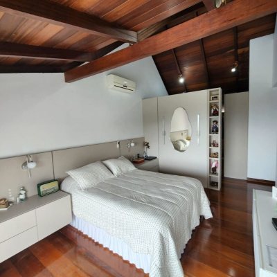 Casa em Condomínio com 302m², 4 quartos, 1 suíte, 4 garagens, no bairro Bosque Das Mansões em São José