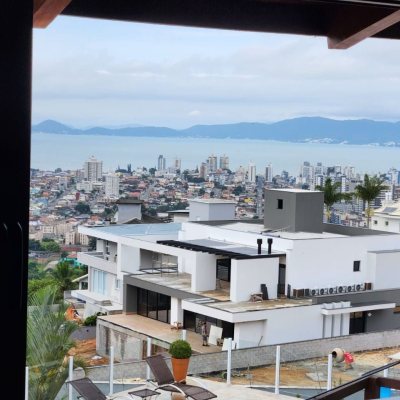 Casa em Condomínio com 302m², 4 quartos, 1 suíte, 4 garagens, no bairro Bosque Das Mansões em São José