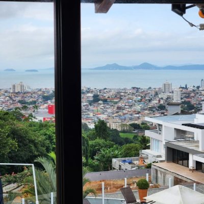 Casa em Condomínio com 302m², 4 quartos, 1 suíte, 4 garagens, no bairro Bosque Das Mansões em São José