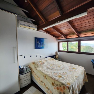 Casa em Condomínio com 302m², 4 quartos, 1 suíte, 4 garagens, no bairro Bosque Das Mansões em São José