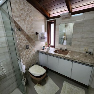 Casa em Condomínio com 302m², 4 quartos, 1 suíte, 4 garagens, no bairro Bosque Das Mansões em São José