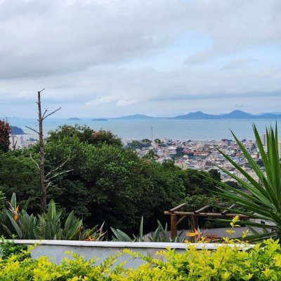 Casa em Condomínio com 302m², 4 quartos, 1 suíte, 4 garagens, no bairro Bosque Das Mansões em São José