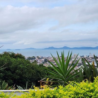 Casa em Condomínio com 302m², 4 quartos, 1 suíte, 4 garagens, no bairro Bosque Das Mansões em São José