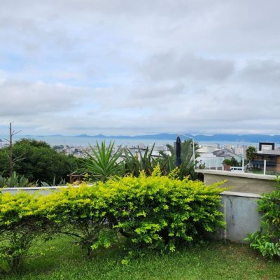 Casa em Condomínio com 302m², 4 quartos, 1 suíte, 4 garagens, no bairro Bosque Das Mansões em São José