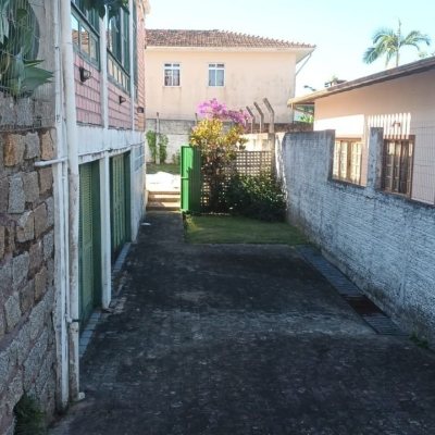 Casa Residencial com 327m², 5 quartos, 3 garagens, no bairro Ingleses do Rio Vermelho em Florianópolis