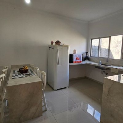 Casa Residencial com 470m², 5 quartos, 1 suíte, 3 garagens, no bairro São João Do Rio Vermelho em Florianópolis