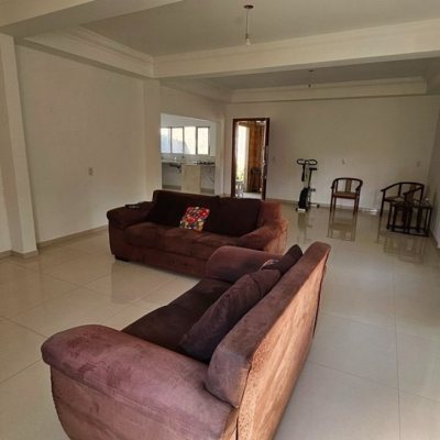 Casa Residencial com 470m², 5 quartos, 1 suíte, 3 garagens, no bairro São João Do Rio Vermelho em Florianópolis