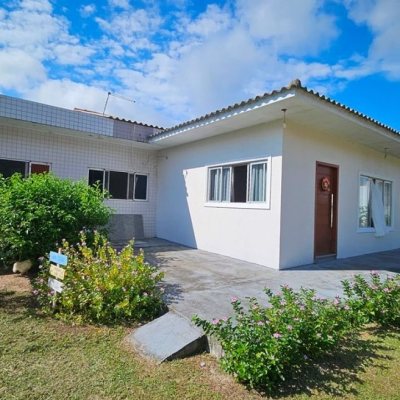 Casa Residencial com 470m², 5 quartos, 1 suíte, 3 garagens, no bairro São João Do Rio Vermelho em Florianópolis