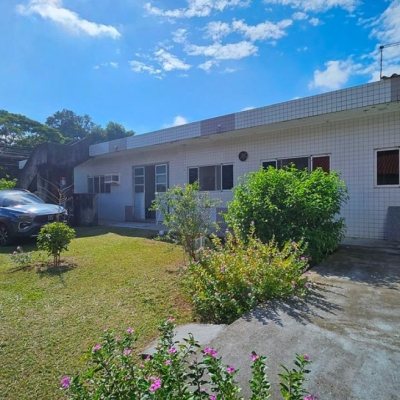Casa Residencial com 470m², 5 quartos, 1 suíte, 3 garagens, no bairro São João Do Rio Vermelho em Florianópolis