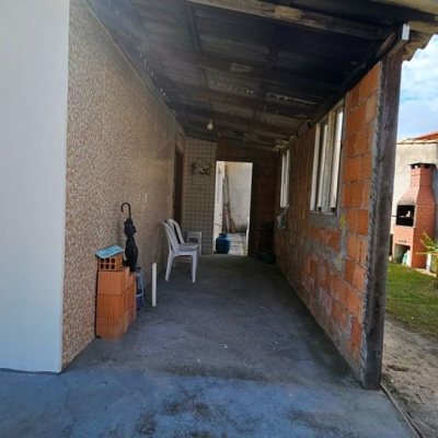 Casa Residencial com 470m², 5 quartos, 1 suíte, 3 garagens, no bairro São João Do Rio Vermelho em Florianópolis