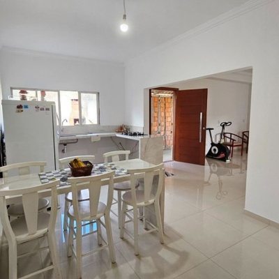 Casa Residencial com 470m², 5 quartos, 1 suíte, 3 garagens, no bairro São João Do Rio Vermelho em Florianópolis