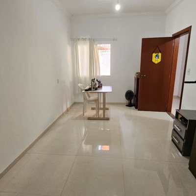 Casa Residencial com 470m², 5 quartos, 1 suíte, 3 garagens, no bairro São João Do Rio Vermelho em Florianópolis