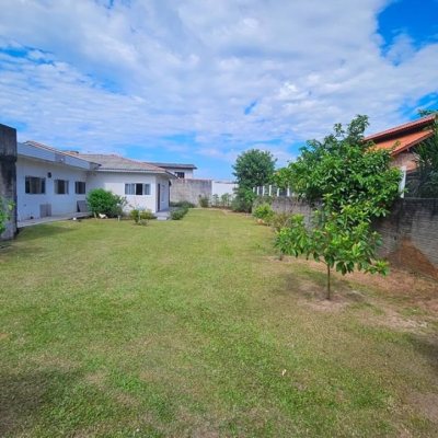 Casa Residencial com 470m², 5 quartos, 1 suíte, 3 garagens, no bairro São João Do Rio Vermelho em Florianópolis