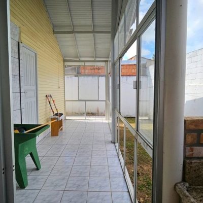 Casa Residencial com 470m², 5 quartos, 1 suíte, 3 garagens, no bairro São João Do Rio Vermelho em Florianópolis