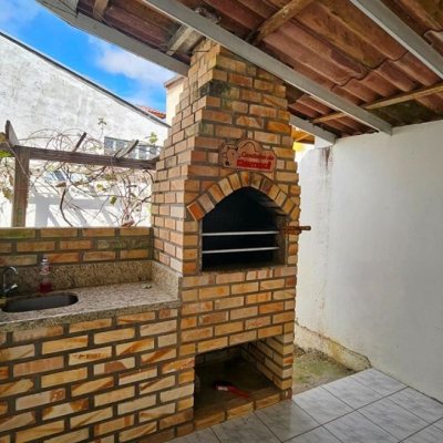 Casa Residencial com 470m², 5 quartos, 1 suíte, 3 garagens, no bairro São João Do Rio Vermelho em Florianópolis