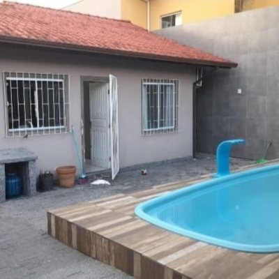 Casa Residencial com 105m², 2 quartos, 2 garagens, no bairro Forquilhas em São José
