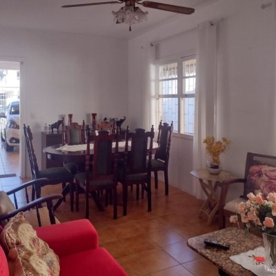 Casa Residencial com 127m², 3 quartos, 3 garagens, no bairro Canasvieiras em Florianópolis