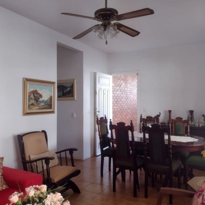 Casa Residencial com 127m², 3 quartos, 3 garagens, no bairro Canasvieiras em Florianópolis