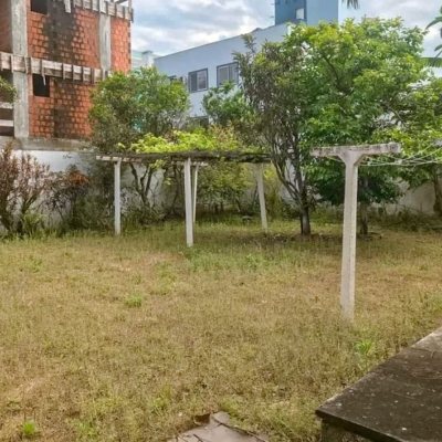 Casa Residencial com 127m², 3 quartos, 3 garagens, no bairro Canasvieiras em Florianópolis