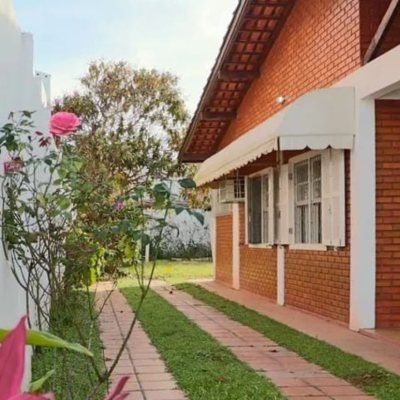 Casa Residencial com 127m², 3 quartos, 3 garagens, no bairro Canasvieiras em Florianópolis