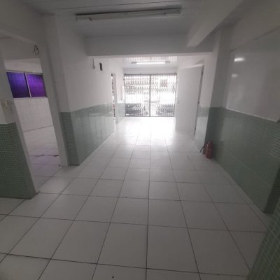 Loja com 130m², no bairro Campinas em São José