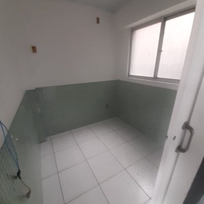 Loja com 130m², no bairro Campinas em São José