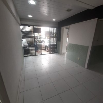 Loja com 130m², no bairro Campinas em São José