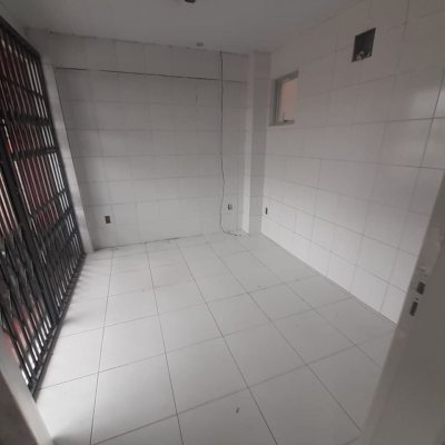 Loja com 130m², no bairro Campinas em São José