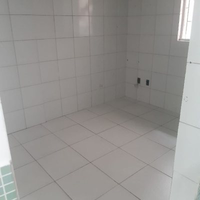 Loja com 130m², no bairro Campinas em São José