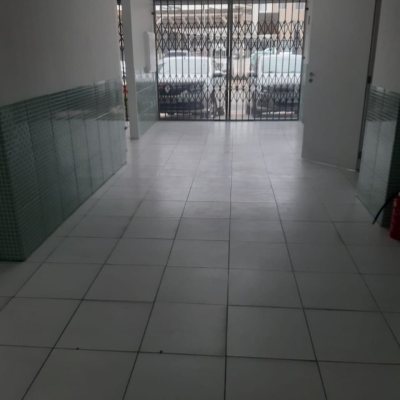 Loja com 130m², no bairro Campinas em São José