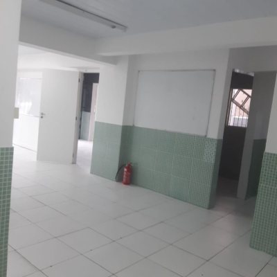 Loja com 130m², no bairro Campinas em São José