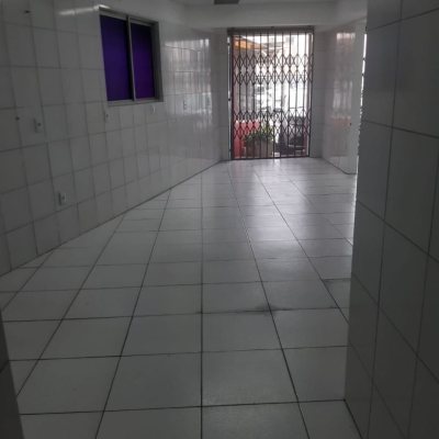 Loja com 130m², no bairro Campinas em São José