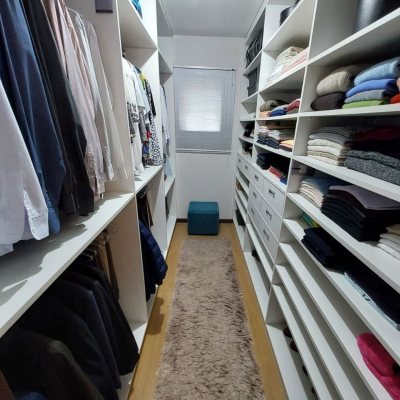 Casa Residencial com 220m², 4 quartos, 2 suítes, 2 garagens, no bairro Córrego Grande em Florianópolis